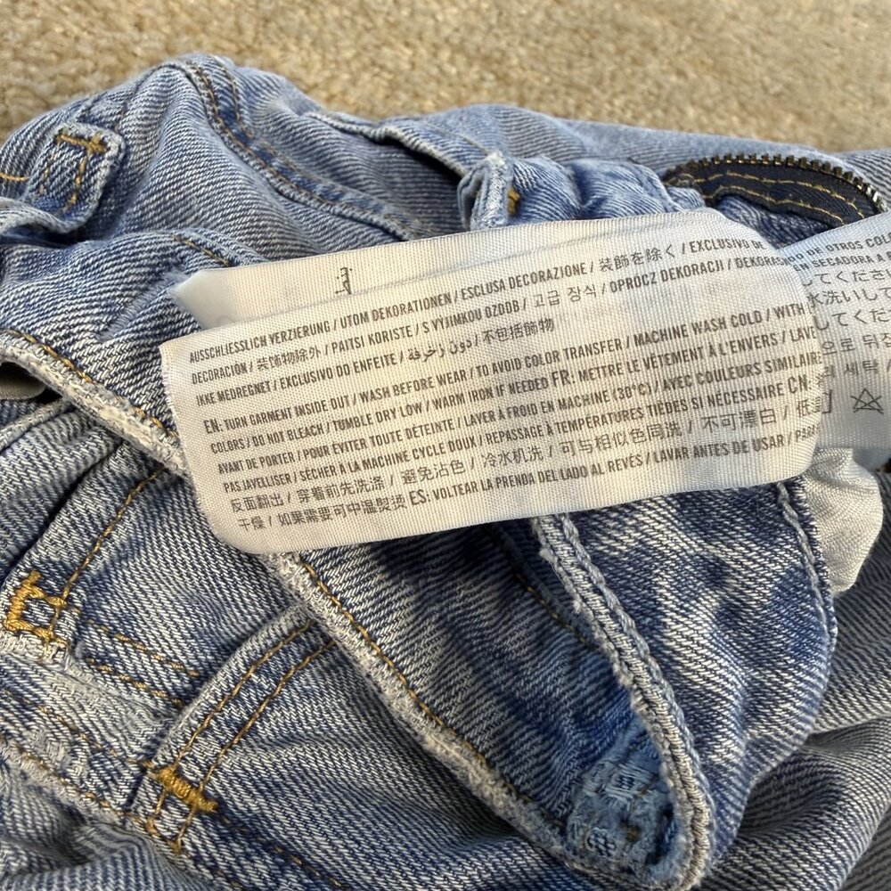 Hollister Womens Ultra High Rise Mom Jean Light Wash Distressed Size 1S F430 - Picture 8 of 16
